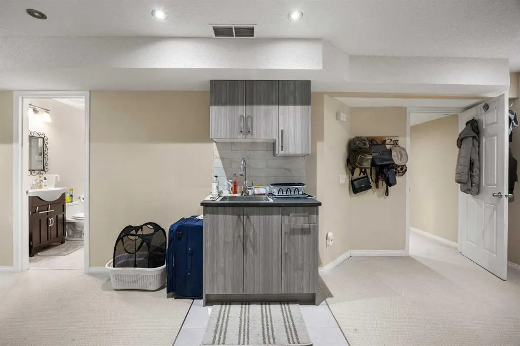 266 Royal Elm Road NW