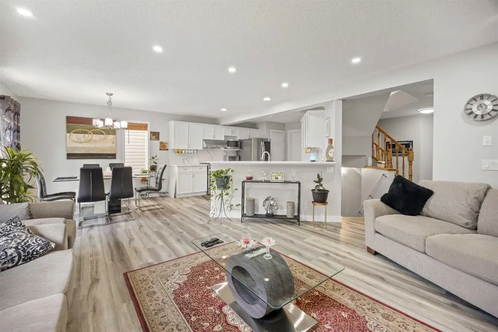 266 Royal Elm Road NW