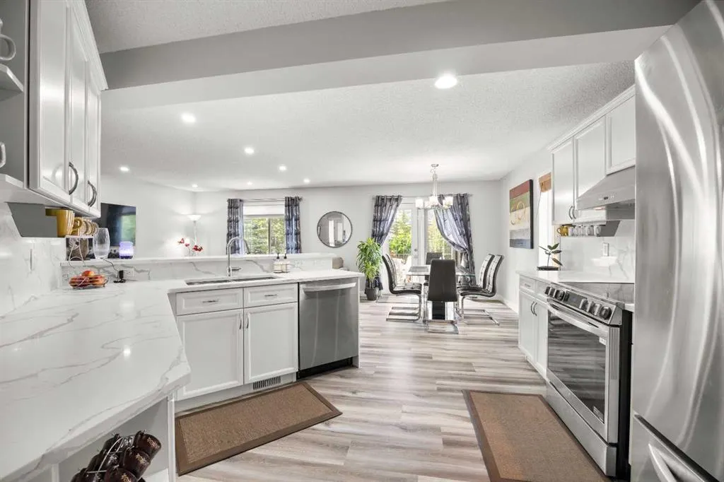 266 Royal Elm Road NW