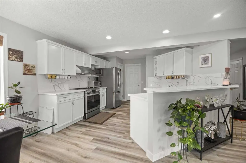 266 Royal Elm Road NW