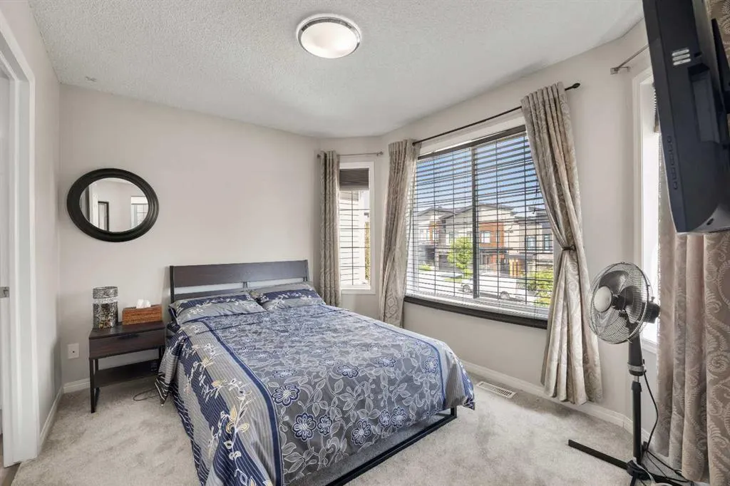 266 Royal Elm Road NW