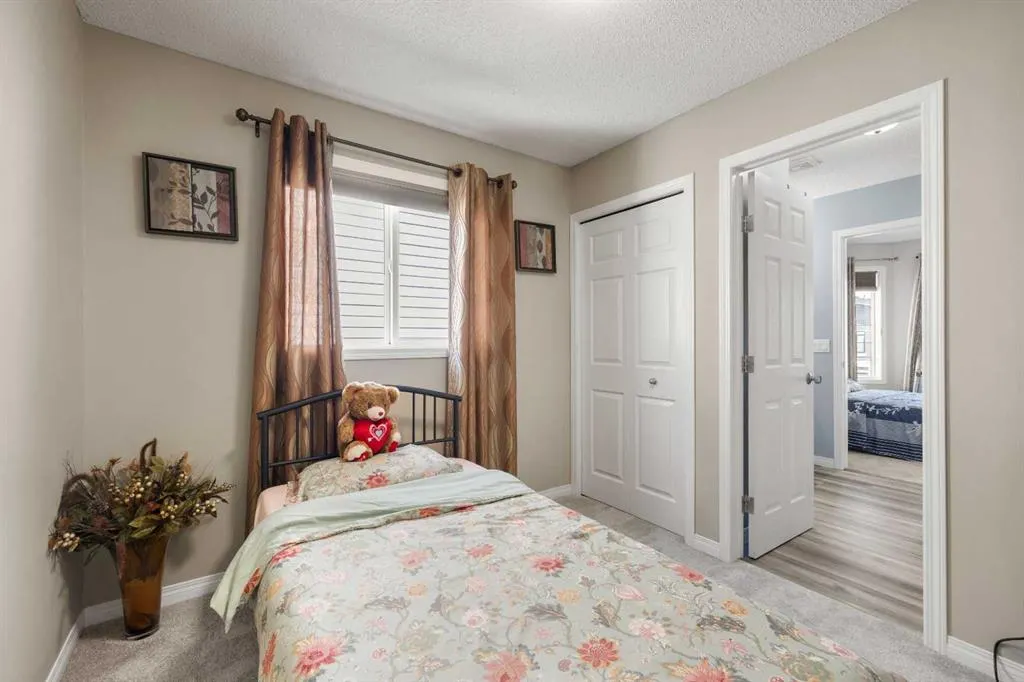 266 Royal Elm Road NW