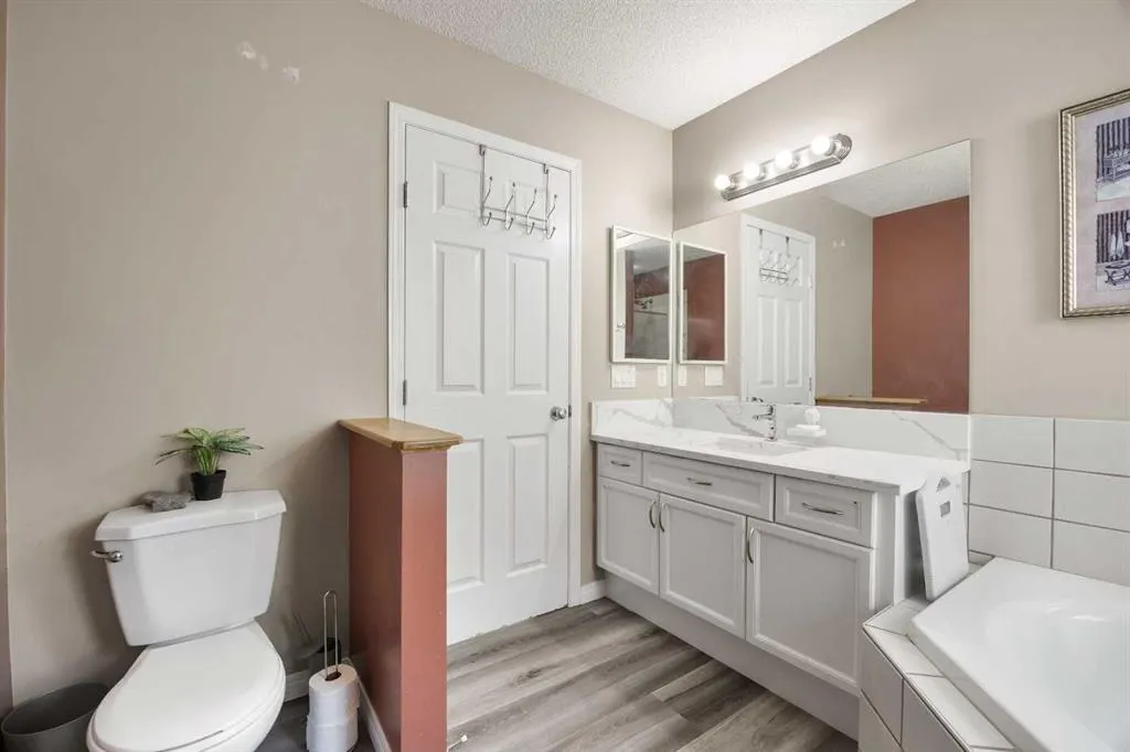 266 Royal Elm Road NW