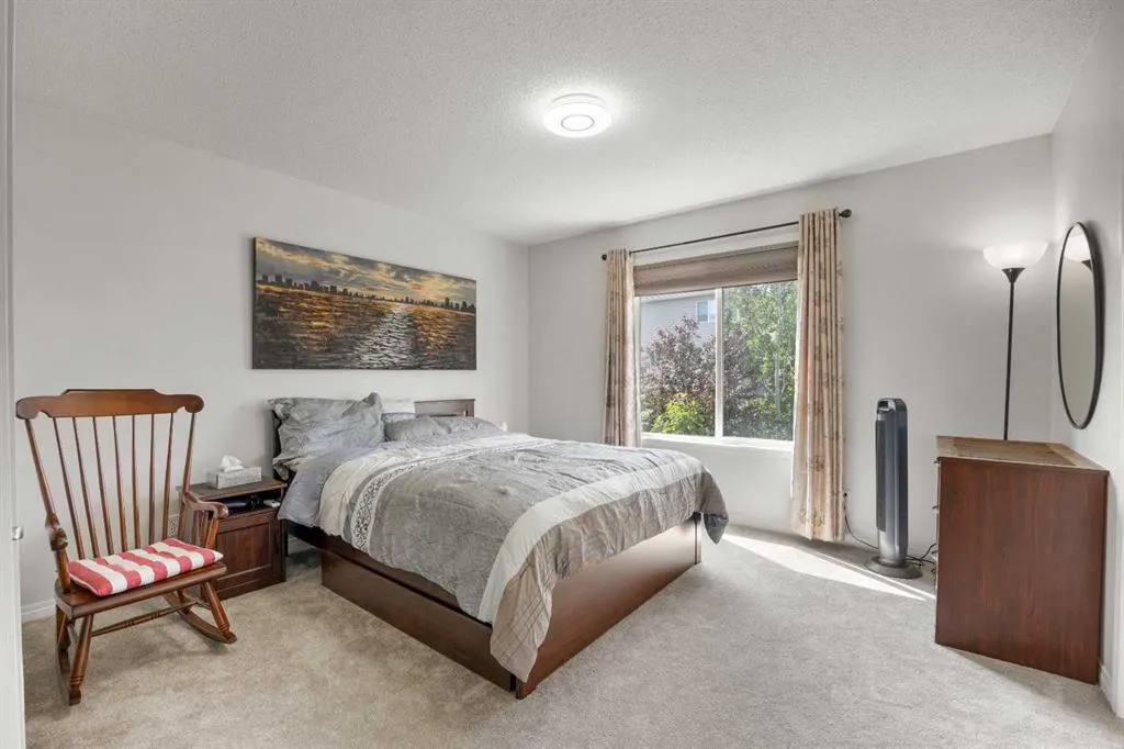266 Royal Elm Road NW