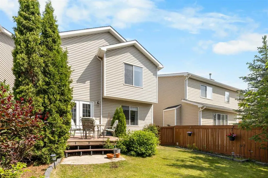 266 Royal Elm Road NW