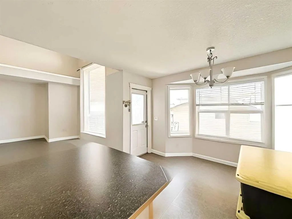 6 Saddlebrook Gardens NE