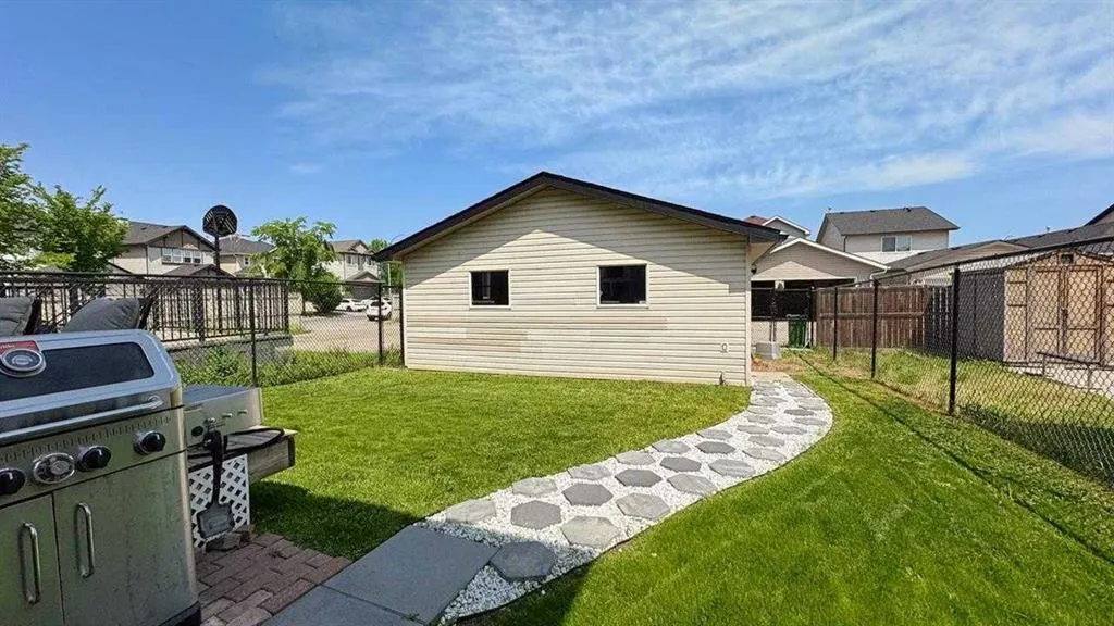 6 Saddlebrook Gardens NE
