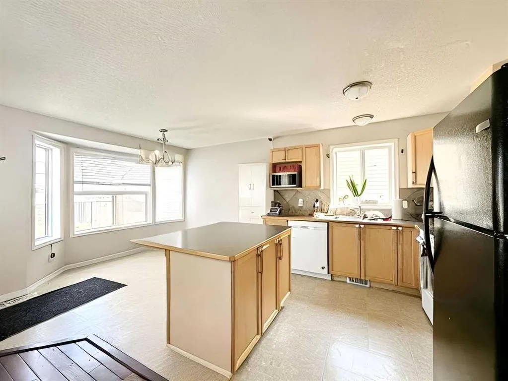 6 Saddlebrook Gardens NE