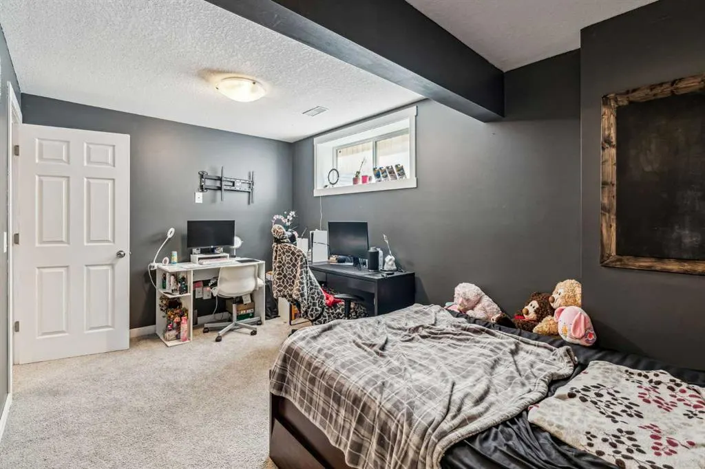 109 Elgin Meadows Manor SE