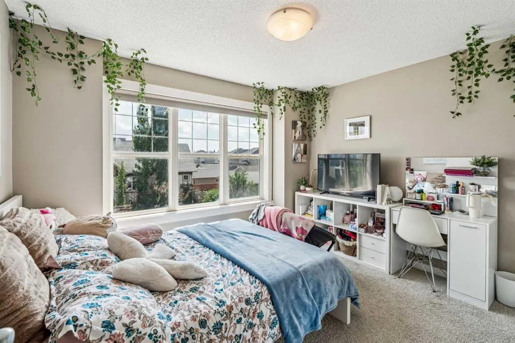 109 Elgin Meadows Manor SE