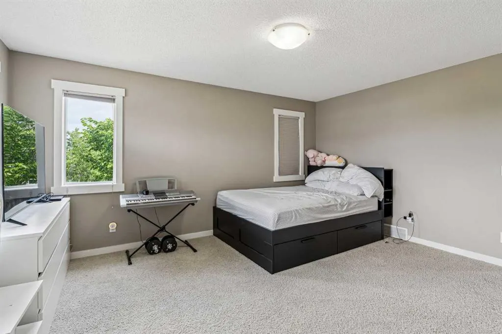 109 Elgin Meadows Manor SE