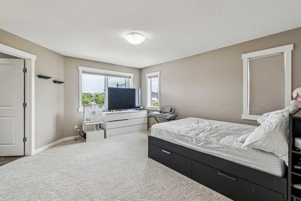 109 Elgin Meadows Manor SE