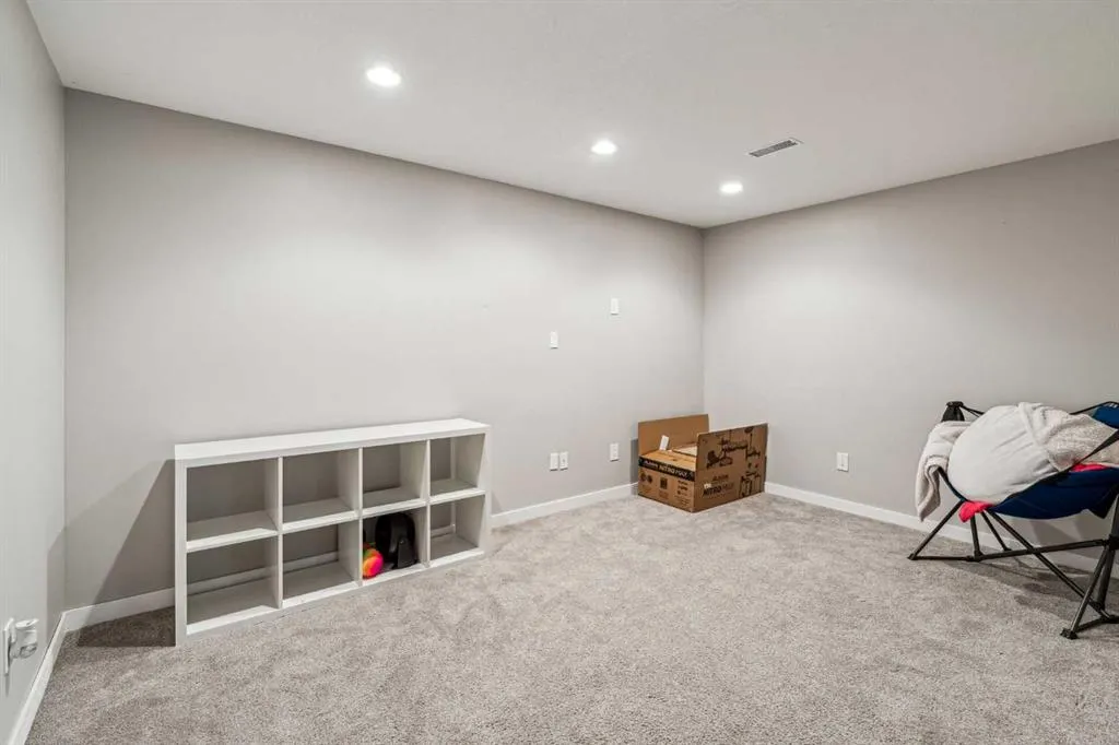 109 Elgin Meadows Manor SE