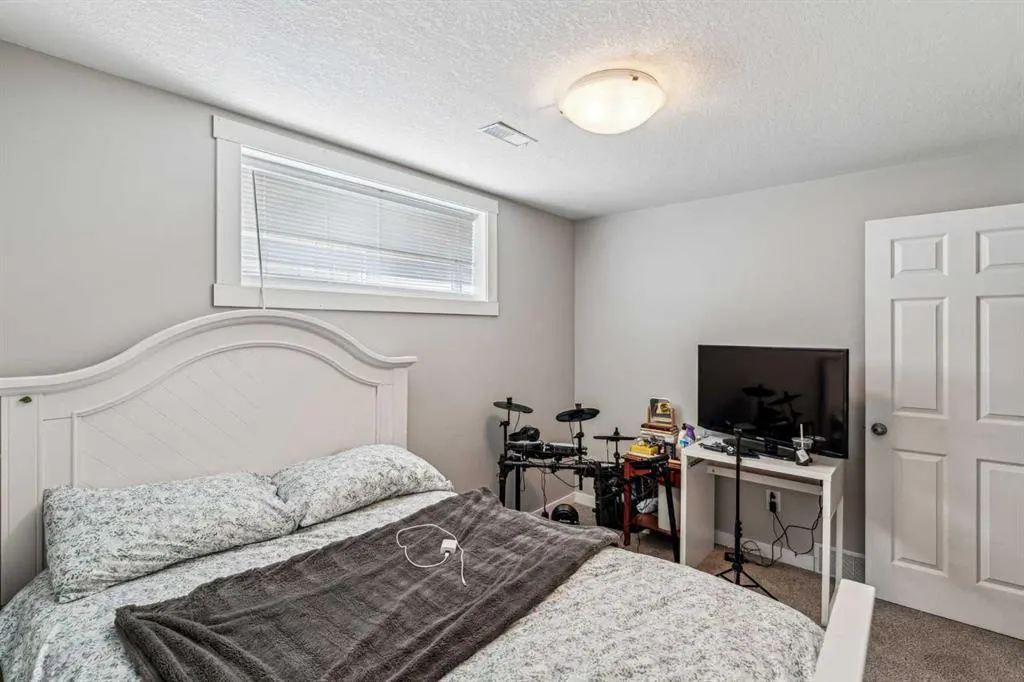 109 Elgin Meadows Manor SE