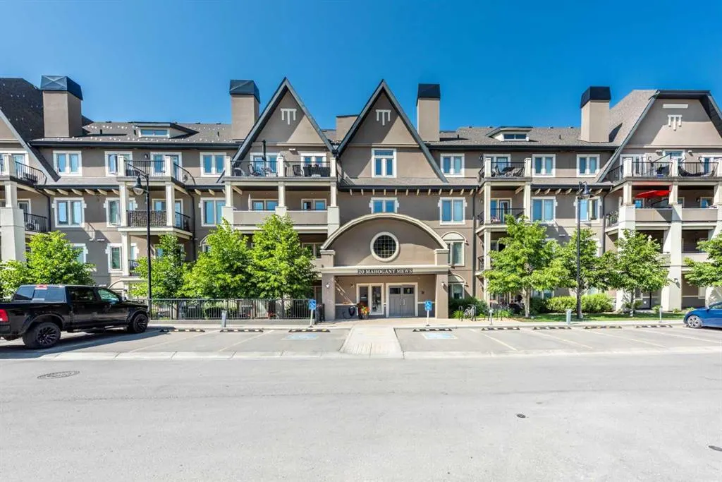 20 Mahogany Mews SE, #108