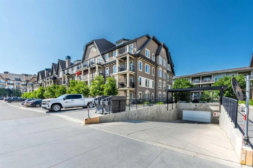 20 Mahogany Mews SE, #108