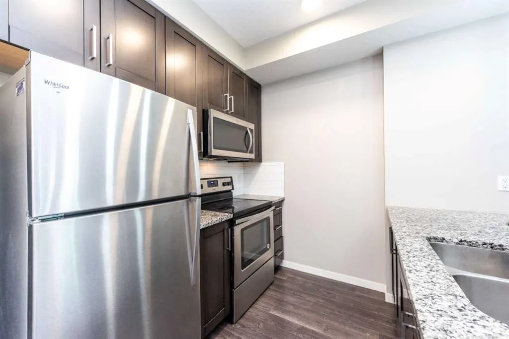20 Mahogany Mews SE, #108