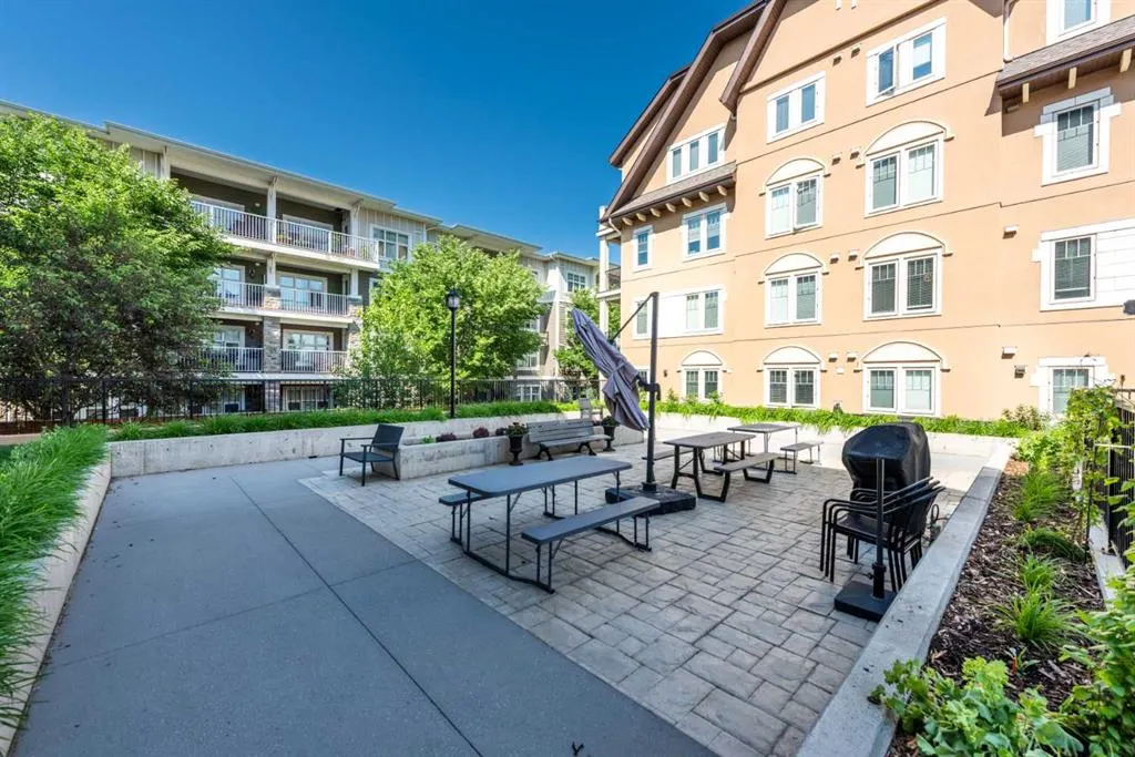 20 Mahogany Mews SE, #108