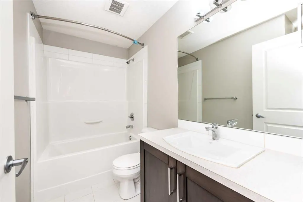 20 Mahogany Mews SE, #108