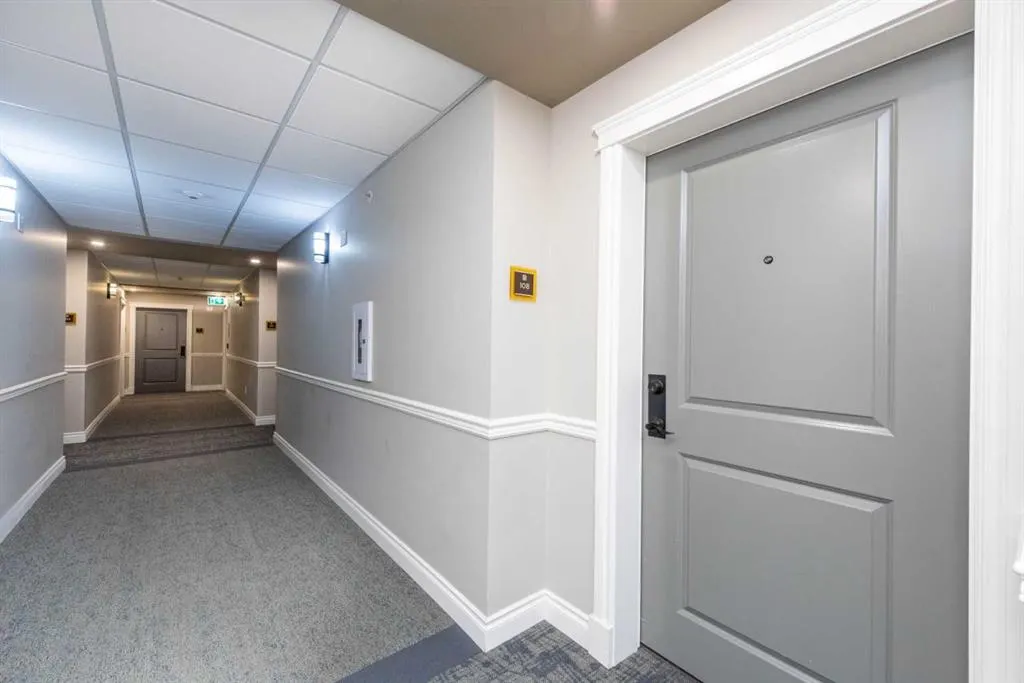 20 Mahogany Mews SE, #108