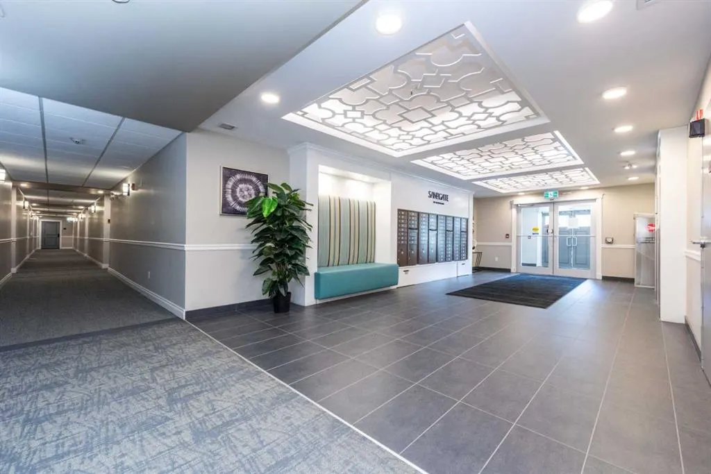 20 Mahogany Mews SE, #108