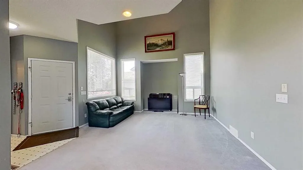 375 Douglas Glen Gardens SE