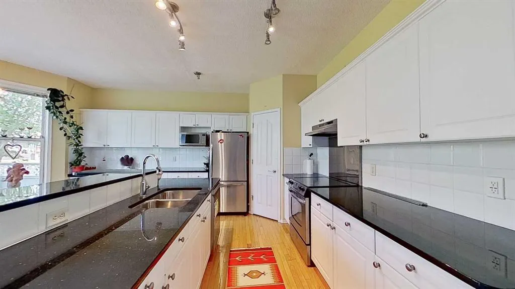 375 Douglas Glen Gardens SE