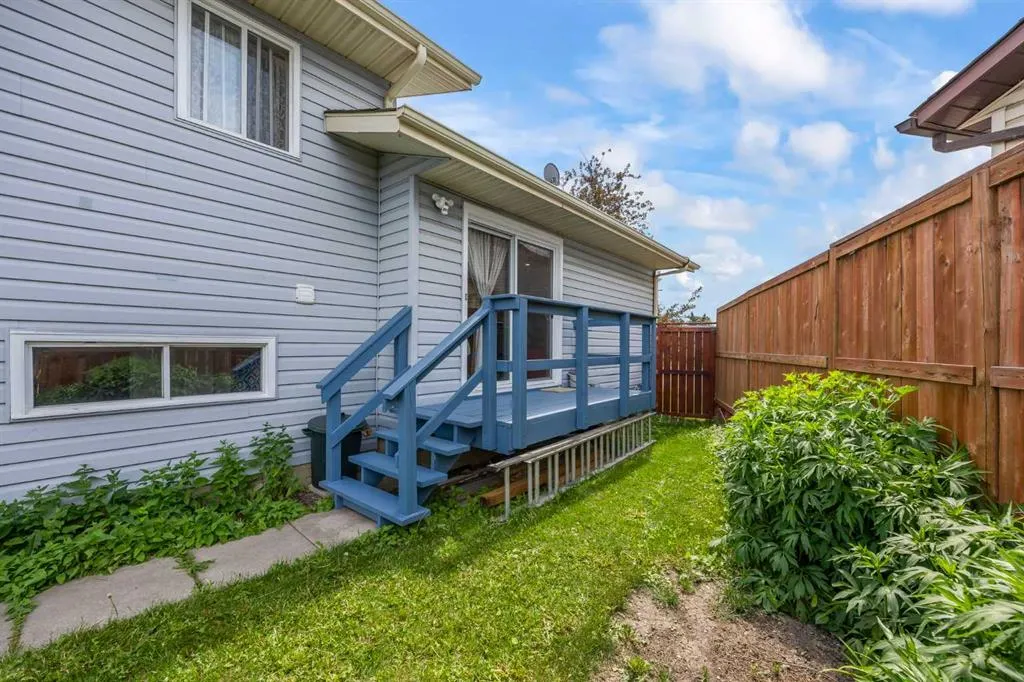 44 Taraglen Place NE
