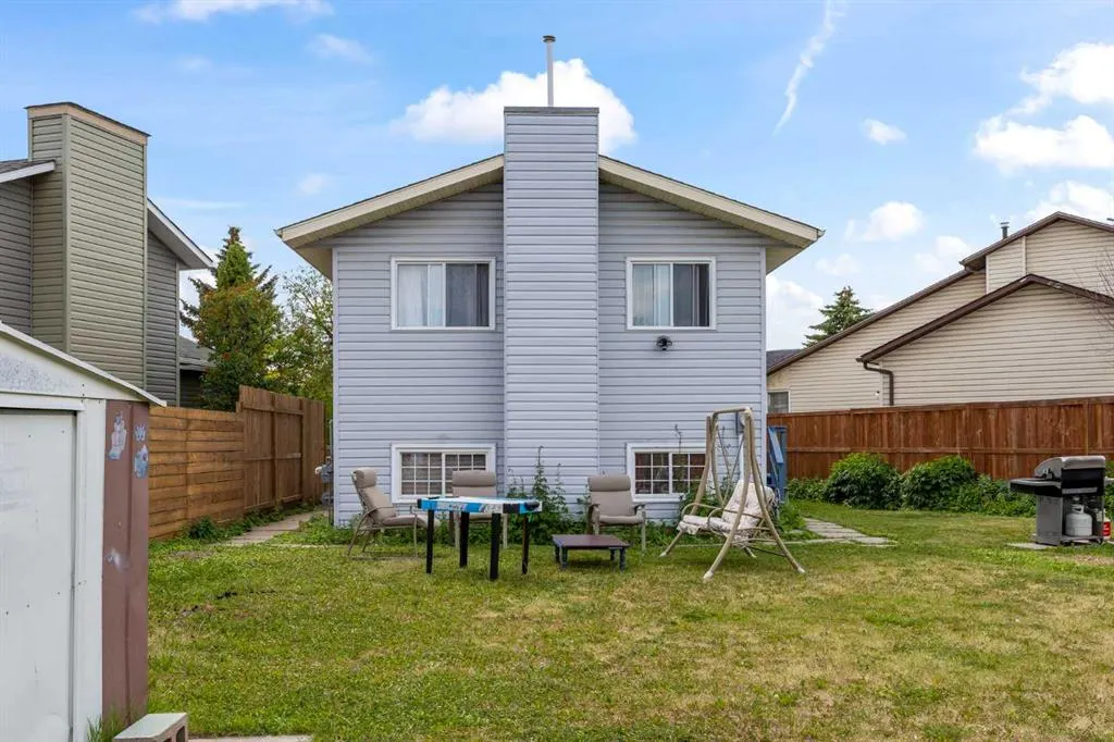 44 Taraglen Place NE