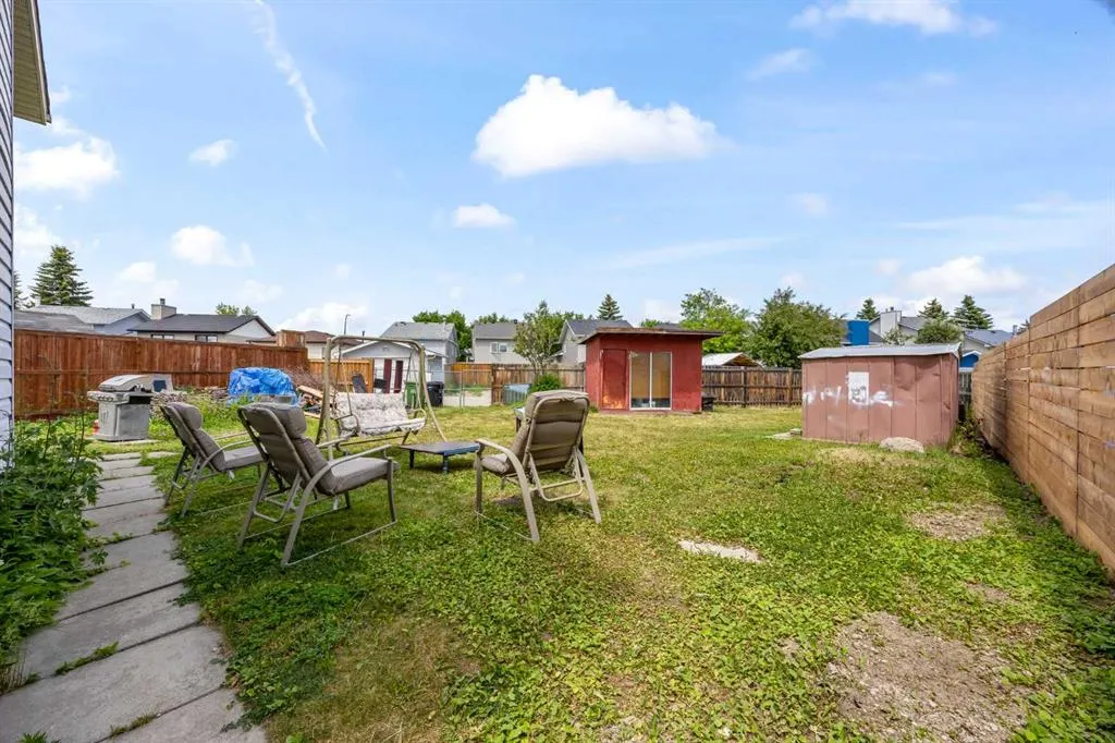 44 Taraglen Place NE