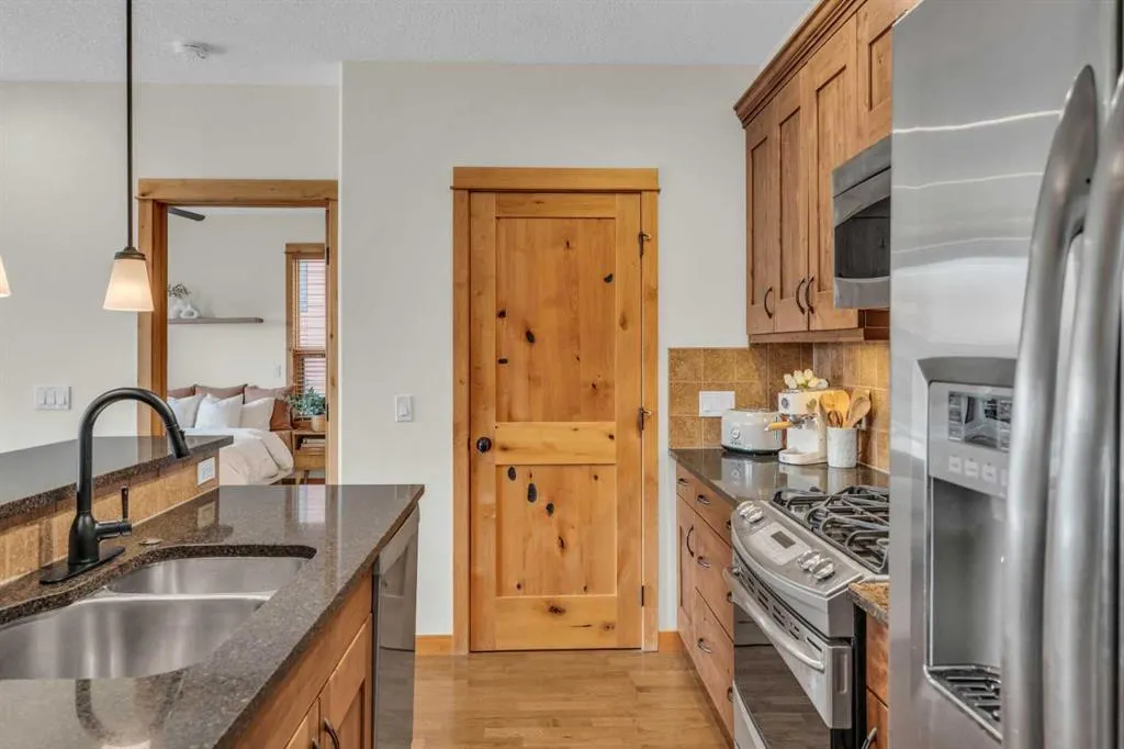2100B STEWART CREEK Drive, #201
