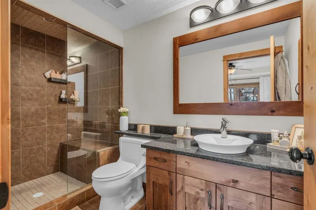 2100B STEWART CREEK Drive, #201