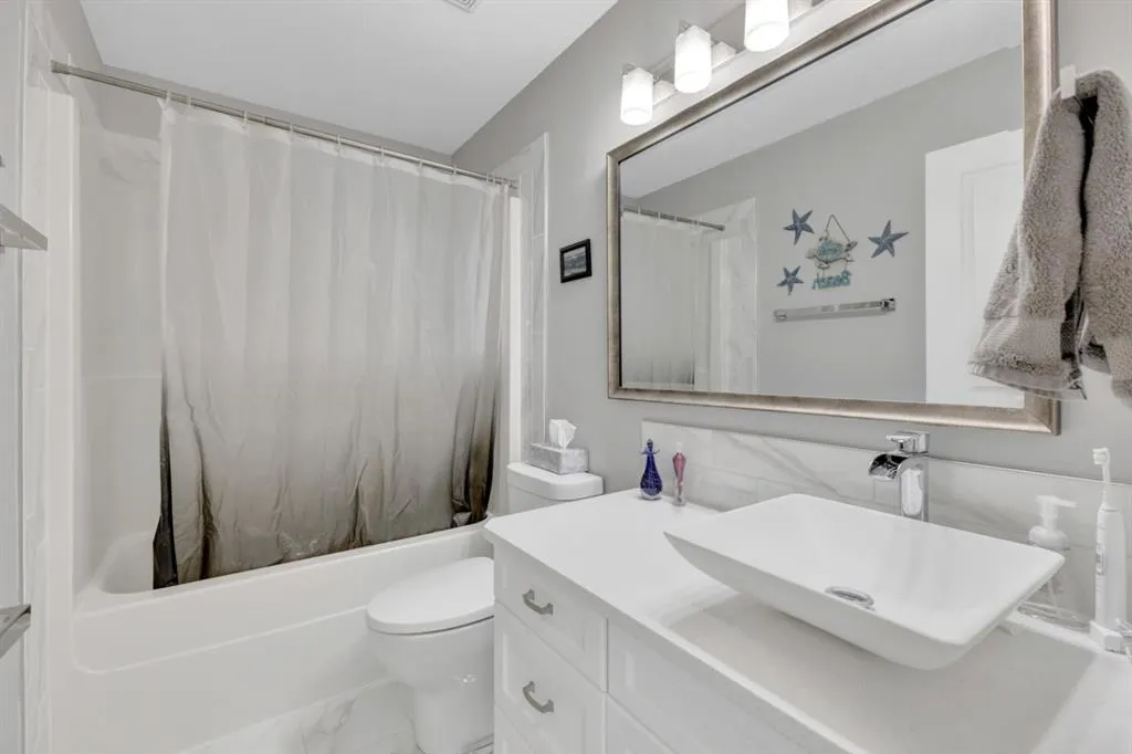 82 Hinshaw Drive W