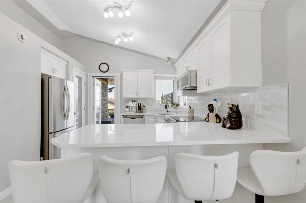 82 Hinshaw Drive W