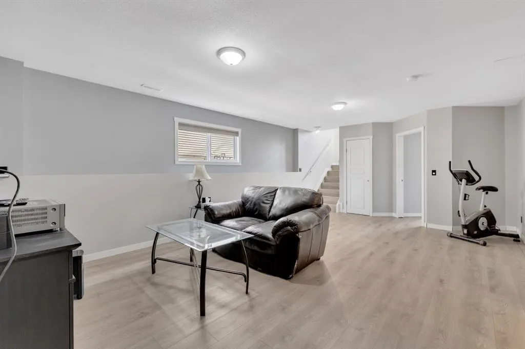 82 Hinshaw Drive W