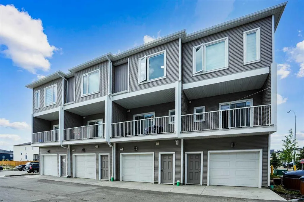 237 Saddlepeace Crescent NE