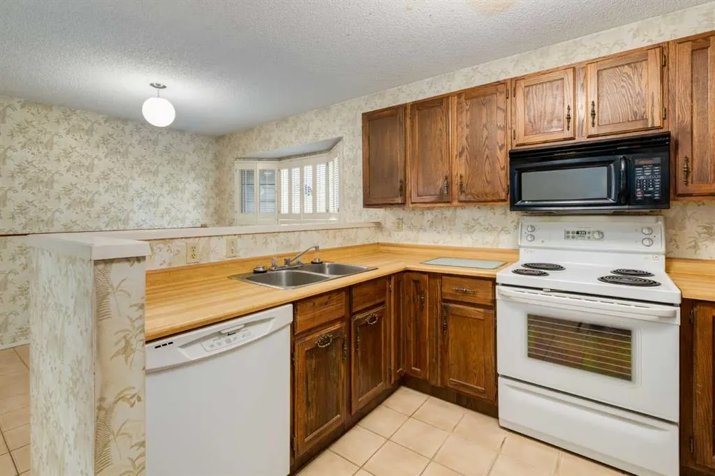 300 Edgehill Drive NW