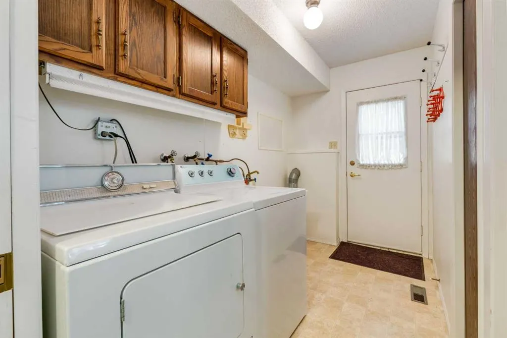 300 Edgehill Drive NW
