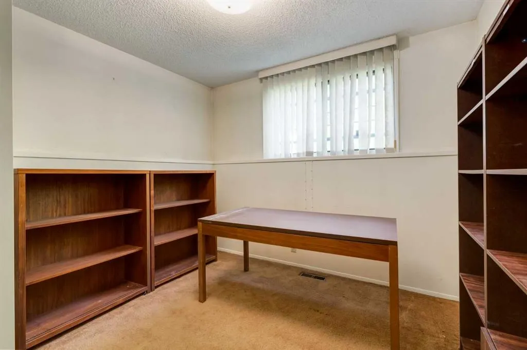 300 Edgehill Drive NW