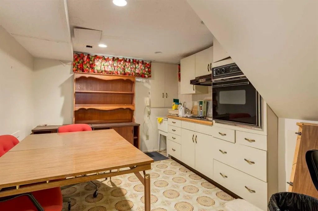 300 Edgehill Drive NW