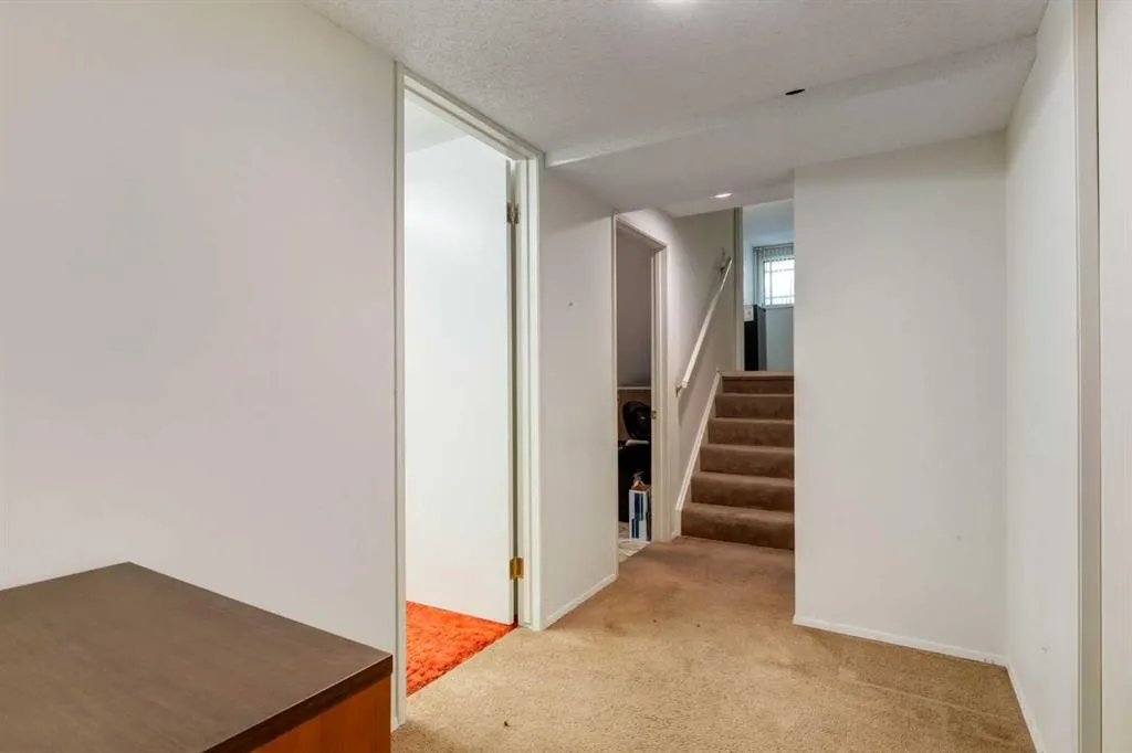 300 Edgehill Drive NW