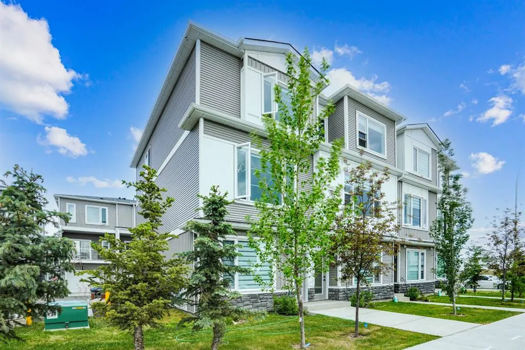 235 Saddlepeace Crescent NE