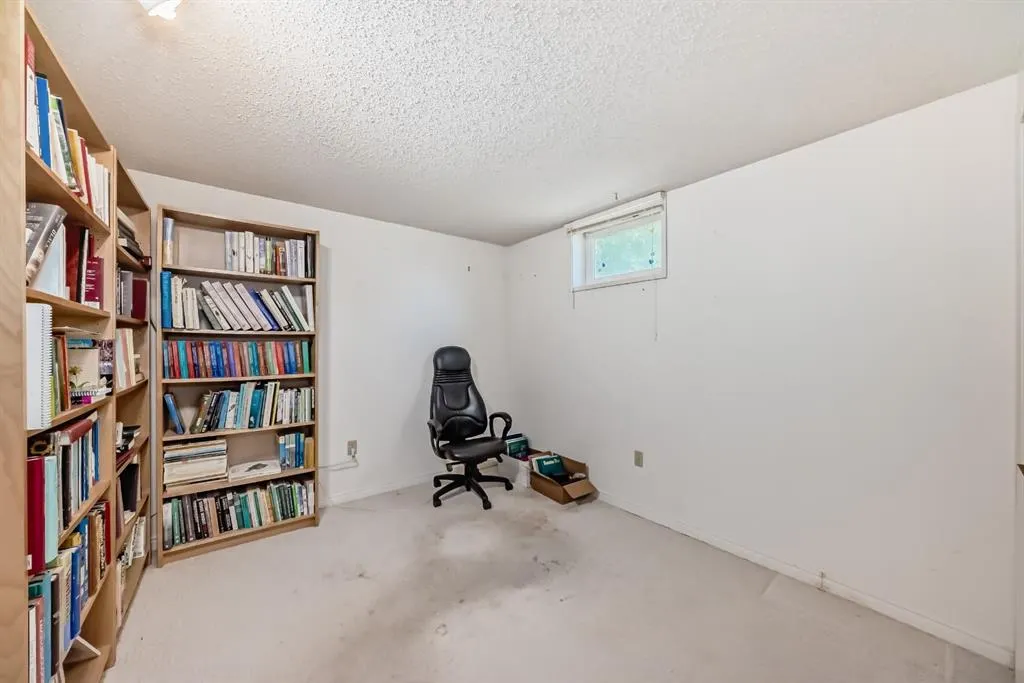 418 Ellis Crescent