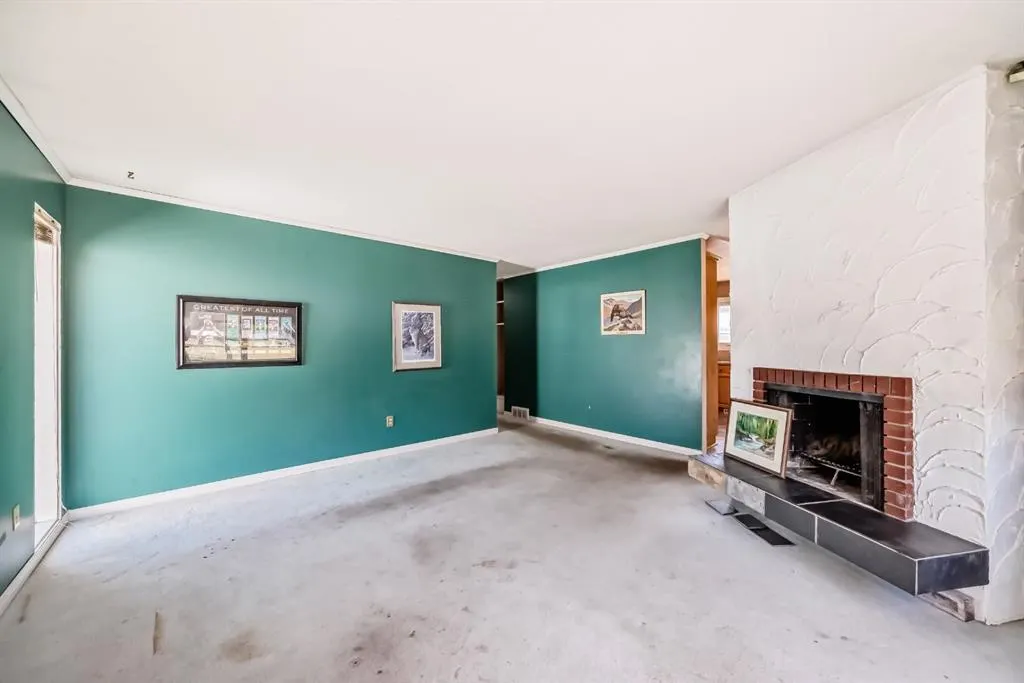 418 Ellis Crescent