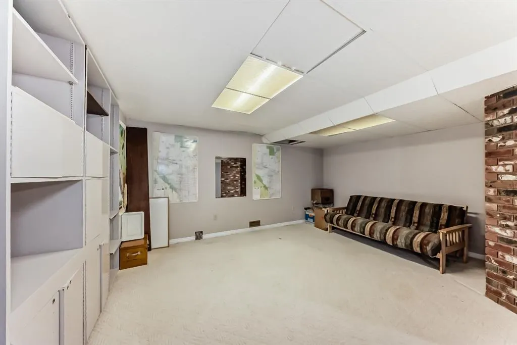 418 Ellis Crescent