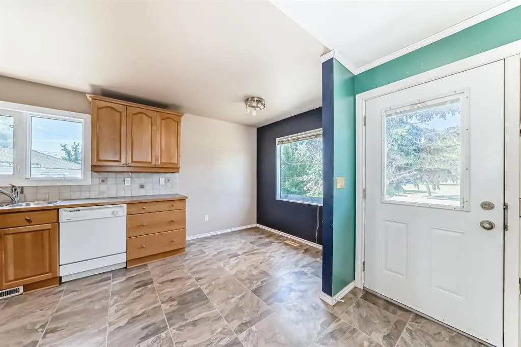 418 Ellis Crescent