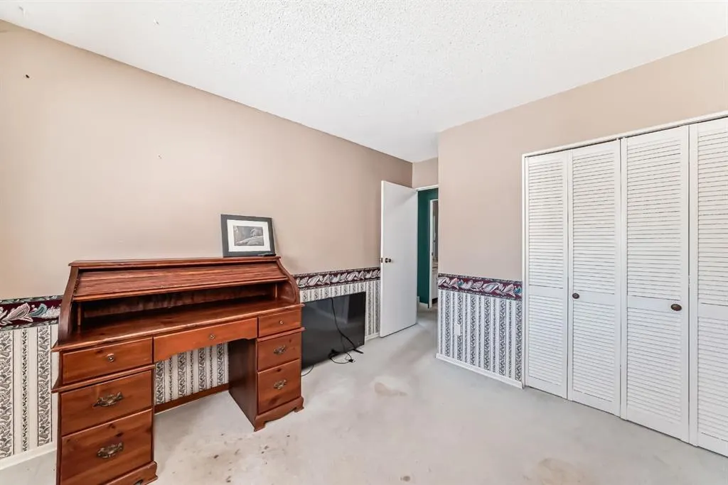 418 Ellis Crescent