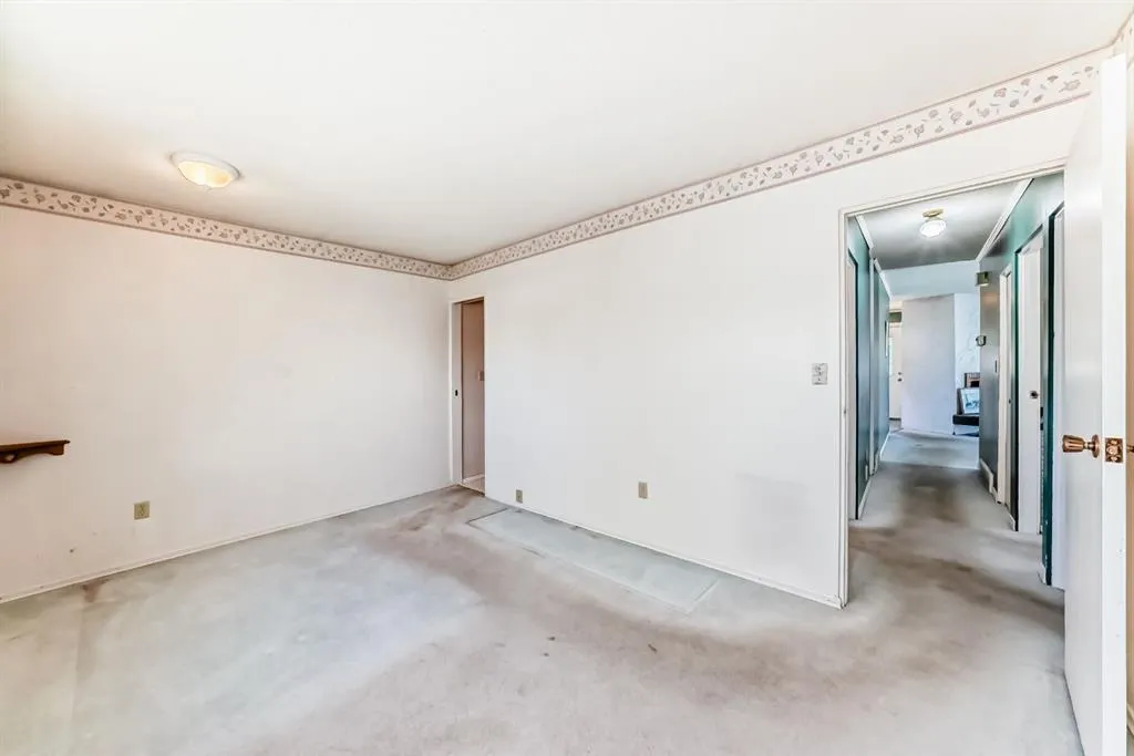 418 Ellis Crescent