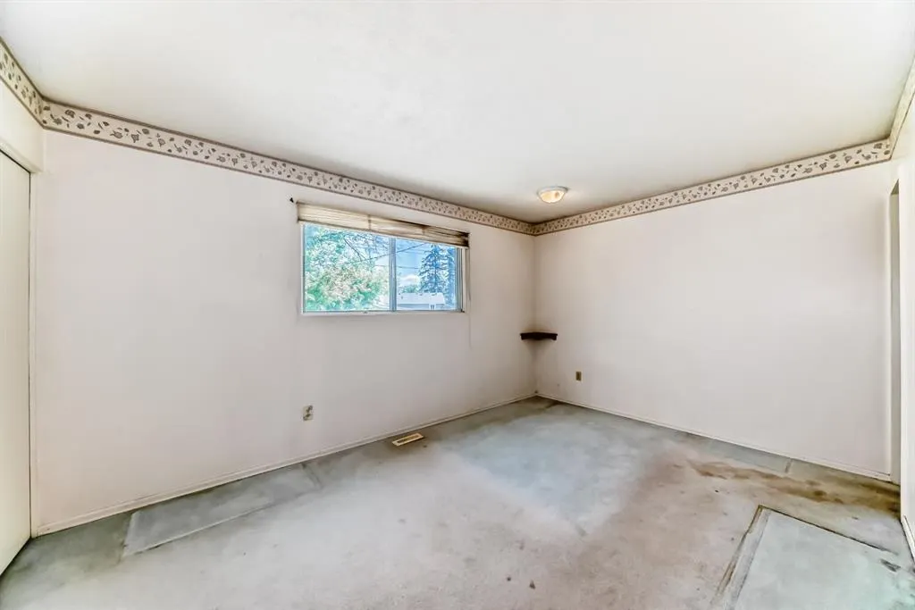 418 Ellis Crescent