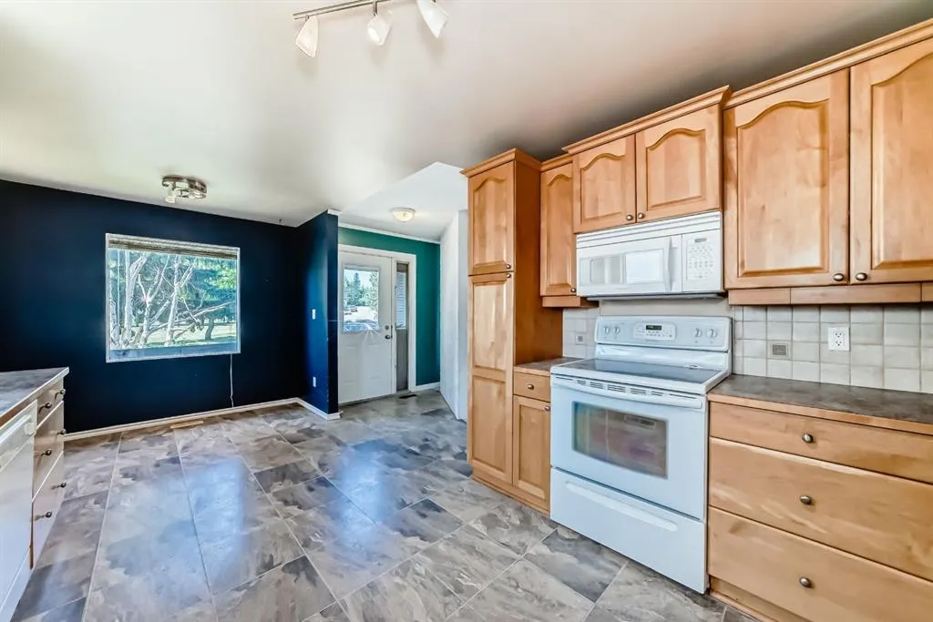 418 Ellis Crescent